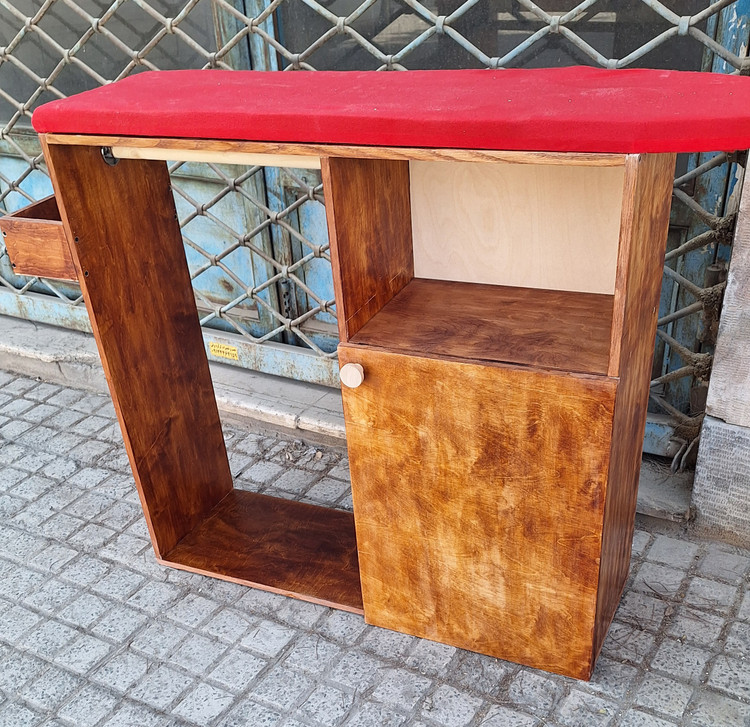 میز اتو چوبی با طراحی کاربردی و ظاهری مدرن
